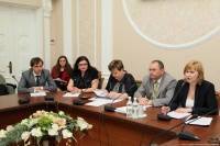Елена Рогова  представила Доклад Уполномоченного за 2015 год  на заседании комитета по социальной политике